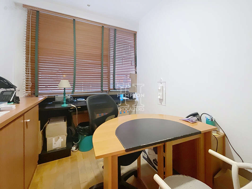 Commerce à PARIS-16E