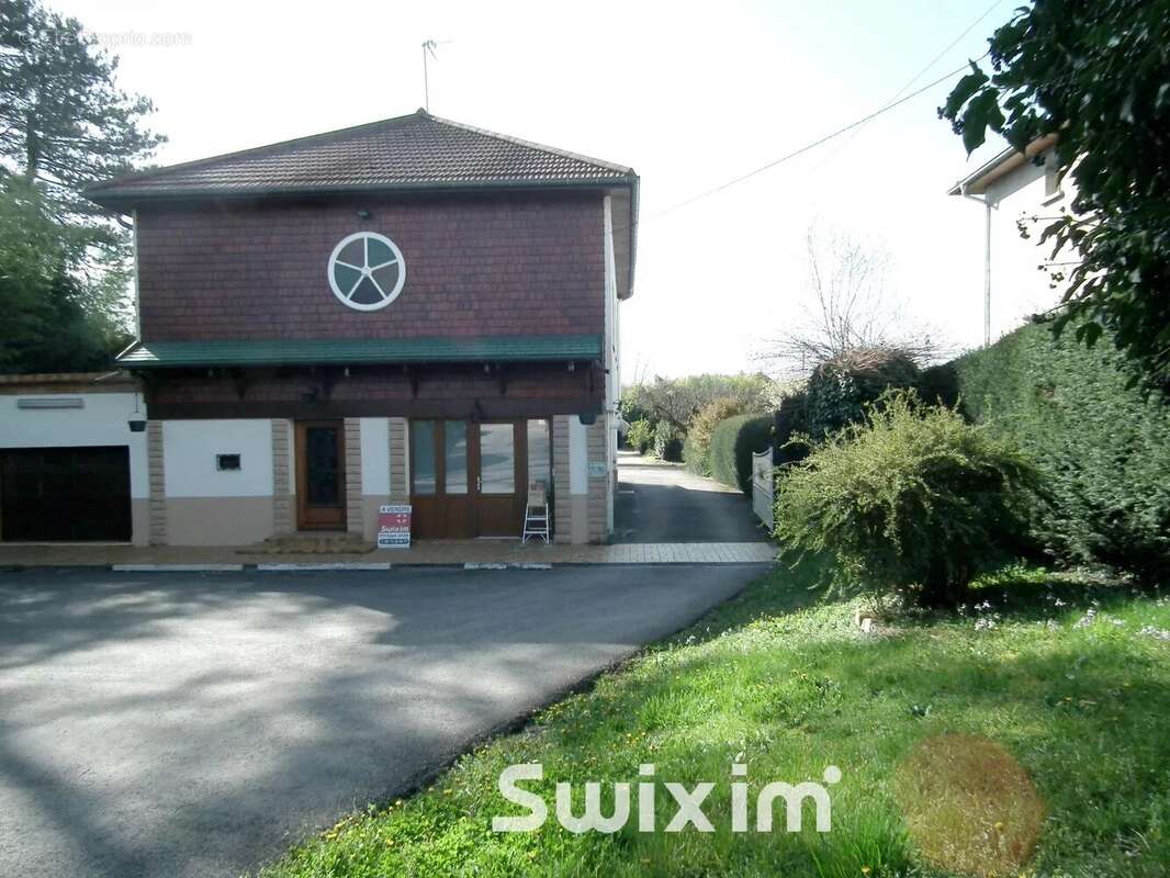 Maison 236 m² à Lons-Le-Saunier  - photo 2