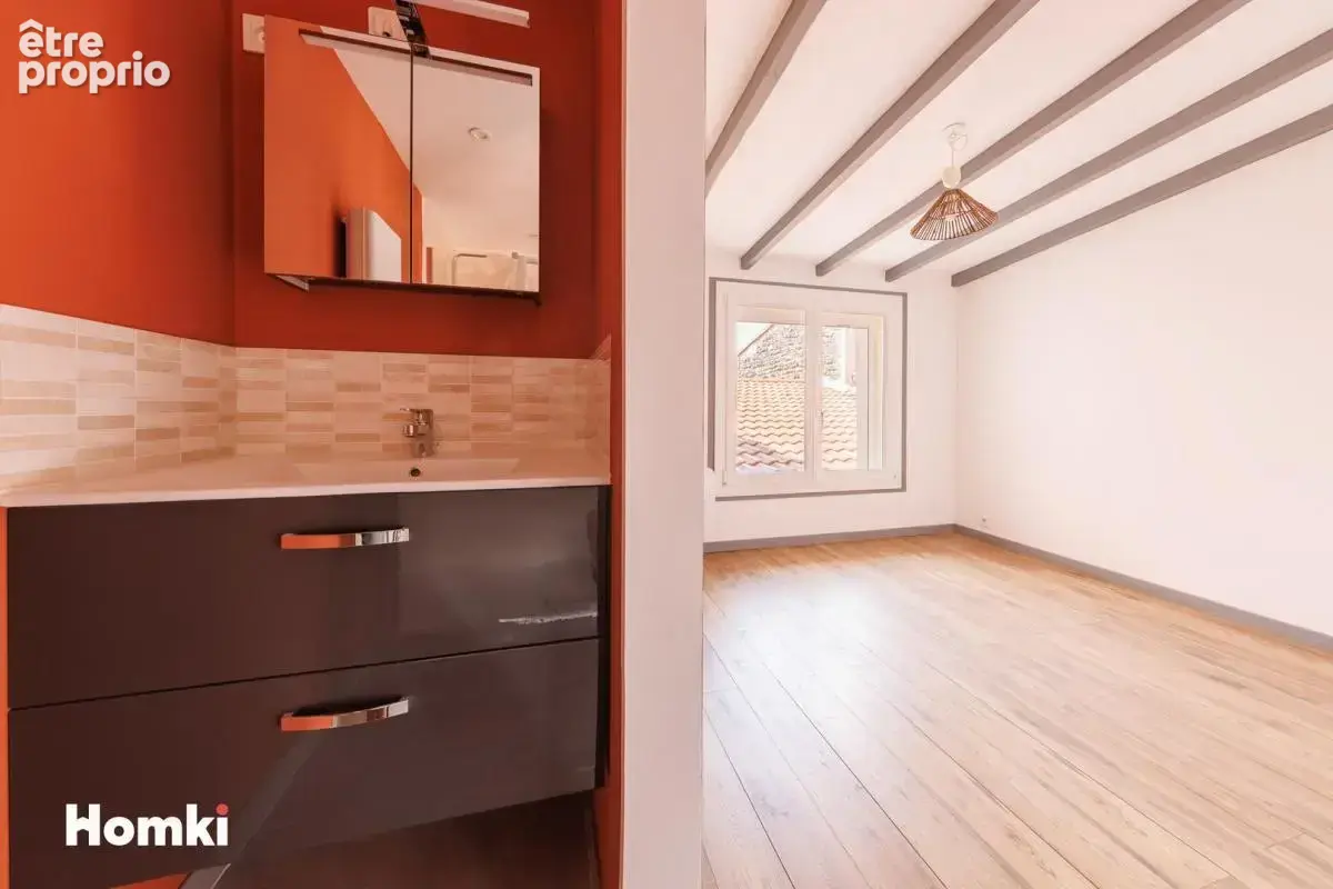 Maison de ville T2 de 43 m² à La Roche-Noire 63800 - photo 7