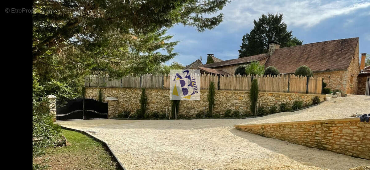 Maison à SAVIGNAC-LES-EGLISES