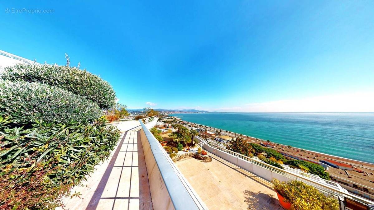 Appartement à VILLENEUVE-LOUBET