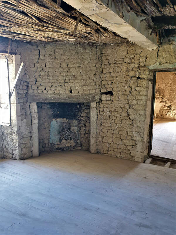 Maison à BARBEZIEUX-SAINT-HILAIRE