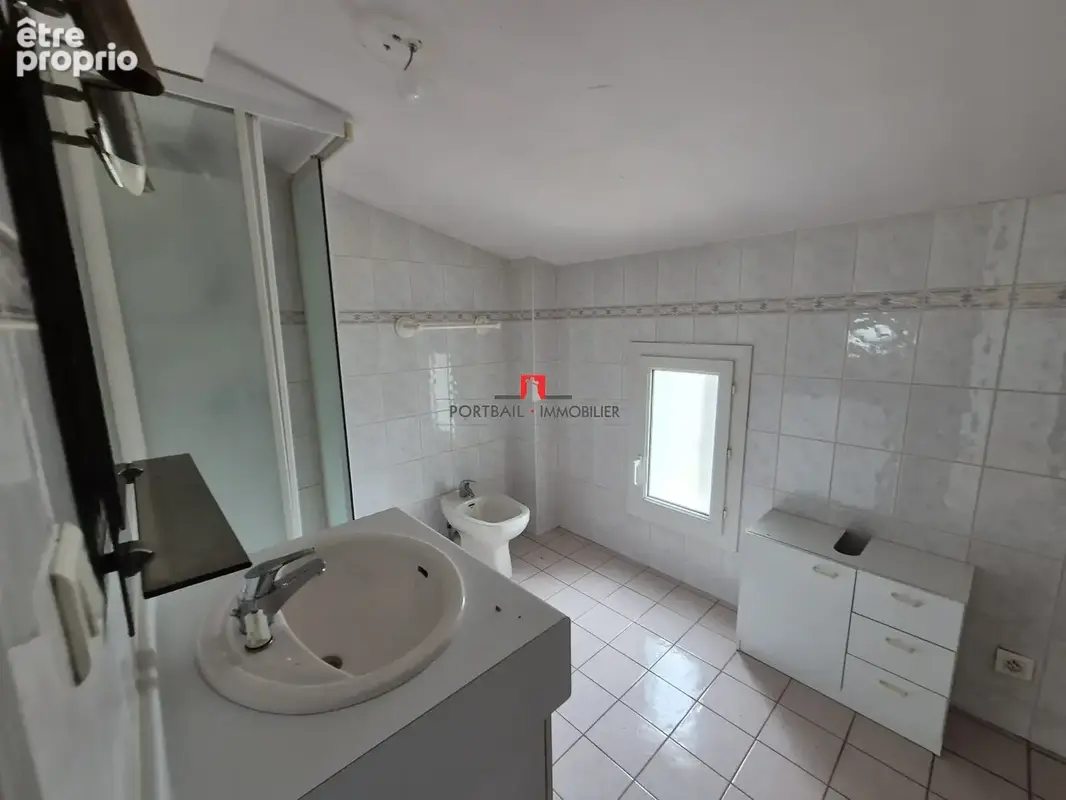 Appartement 380 m² à Blaye  - photo 6