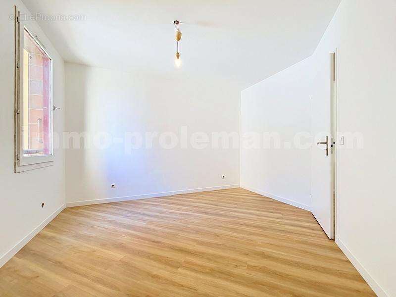Appartement_T3_Gaillard_frontière_Suisse_direction_GENEVE_CALME_investissement_vente_TERRASSE_séjour_salon_CUISNE_OUVERTE_CHAMBRES_ - Appartement à GAILLARD