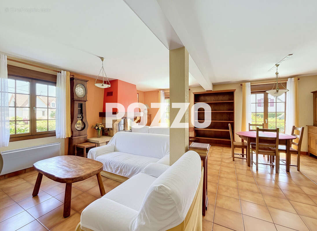 Maison Bréhal (50290) 102.73 m2 terrain 1400 m² - photo 2