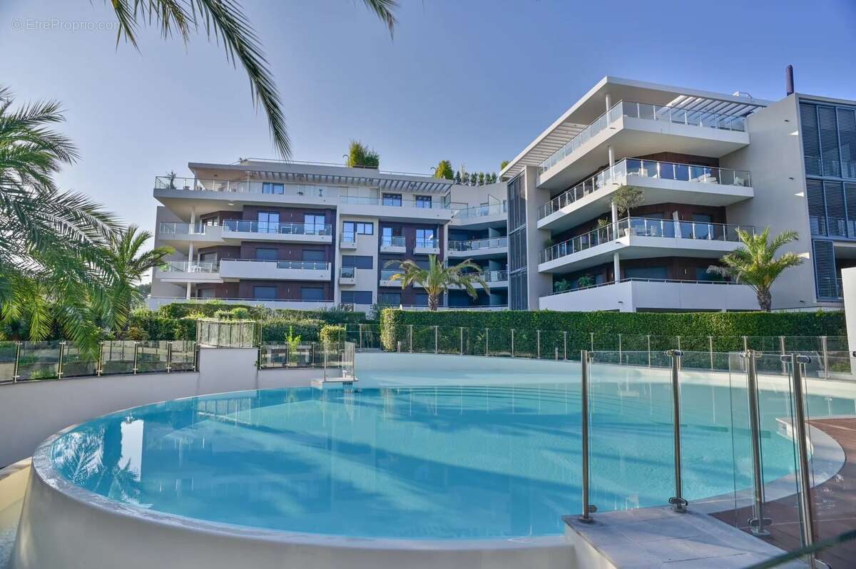 VENDU - CAP D'ANTIBES - Appartement avec vue mer dans résidence d'exception - photo 4