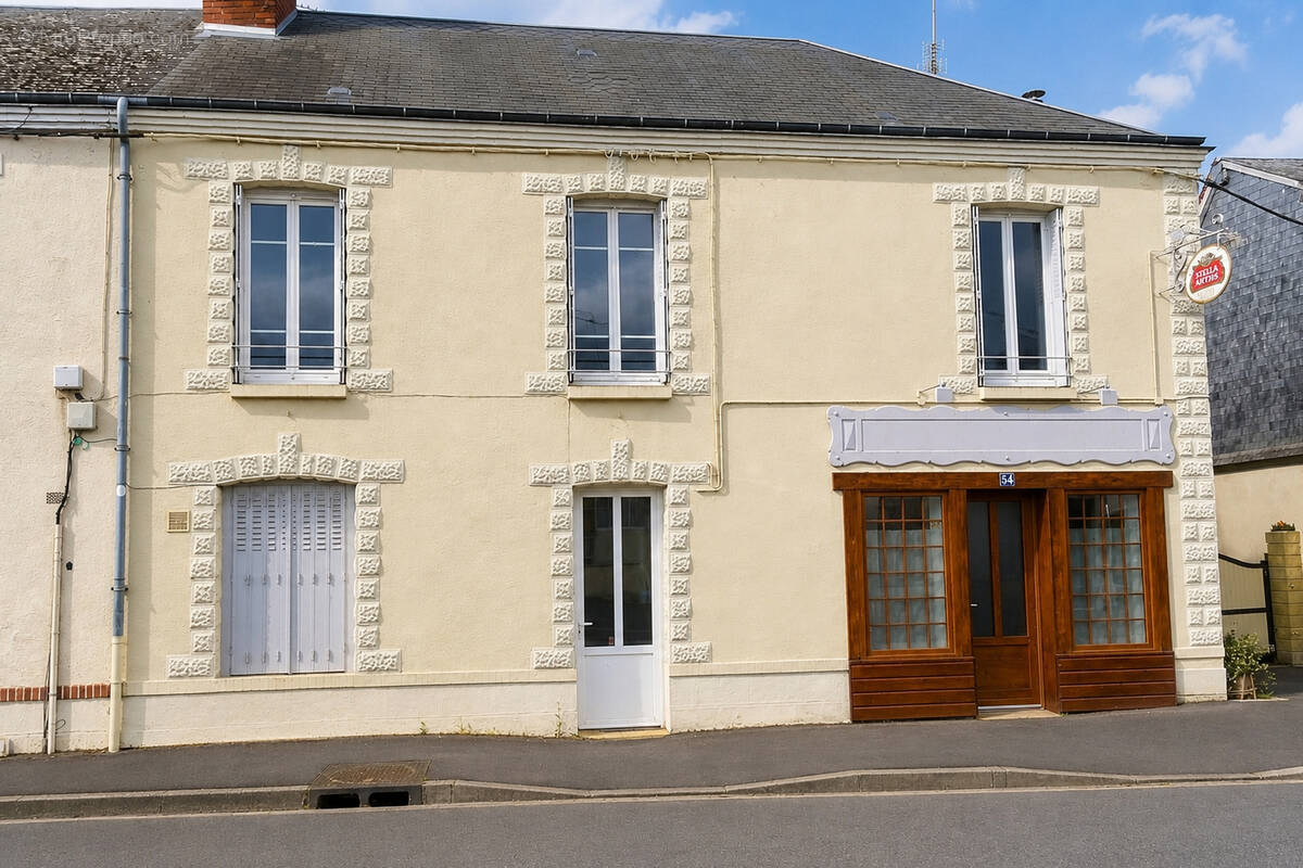 Maison à LA BAZOCHE-GOUET