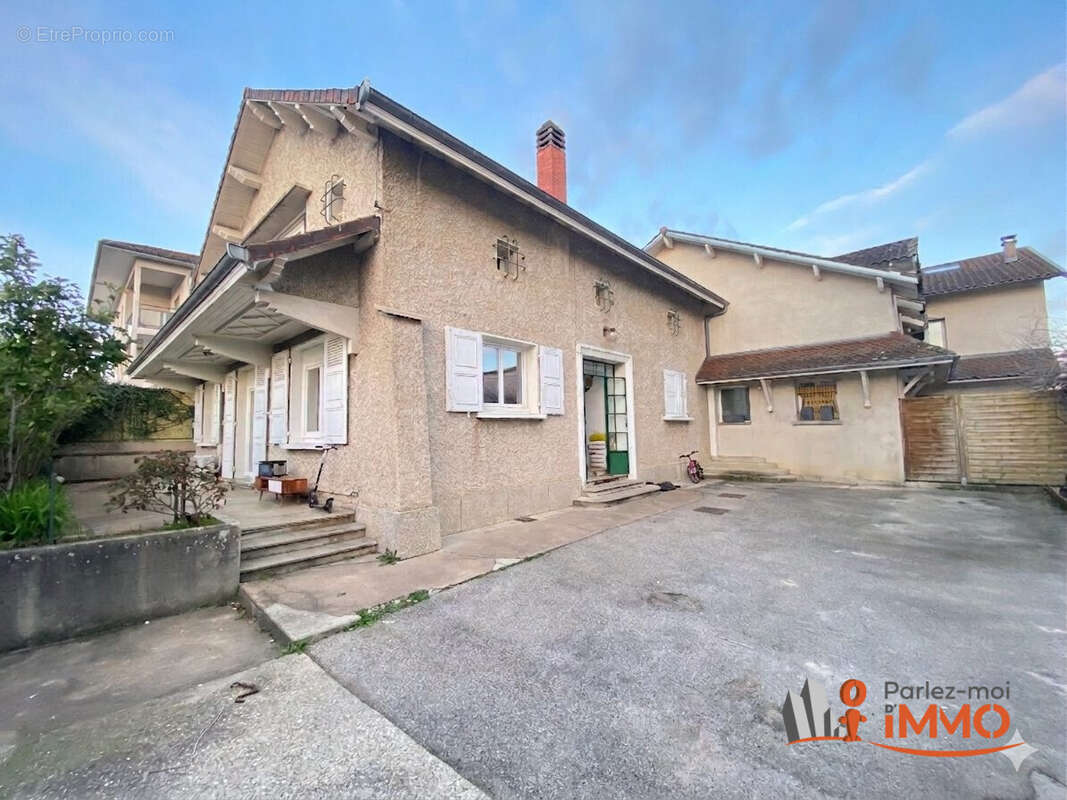 Maison à VAULX-MILIEU