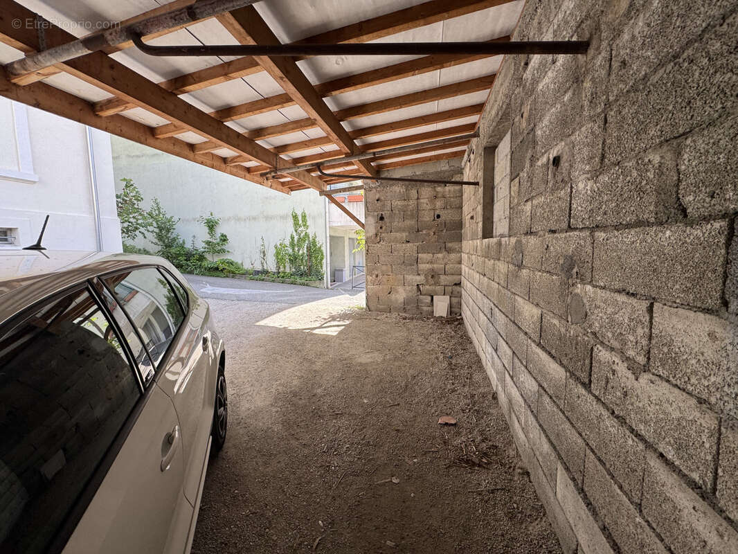 Parking à AIX-LES-BAINS