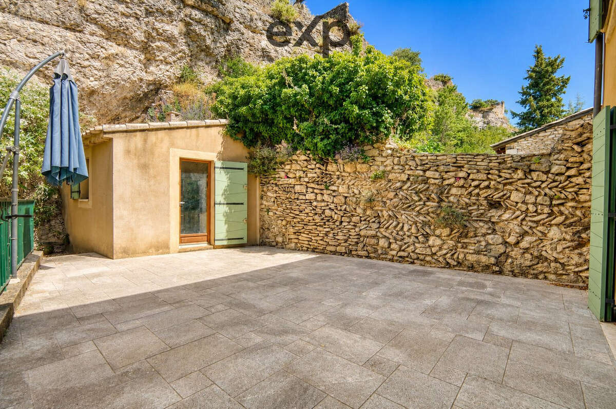 Maison 293 m² à Saint-Saturnin-Les-Apt  - photo 2