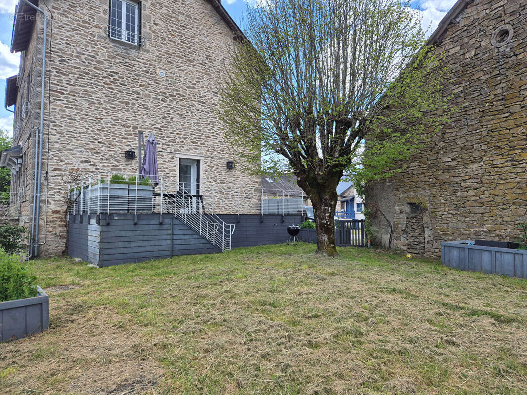CORREZE. MADRANGES. Magnifique maison de 6 chambres avec SPA, ascenseur interne, grange, cour et jardin. - photo 17