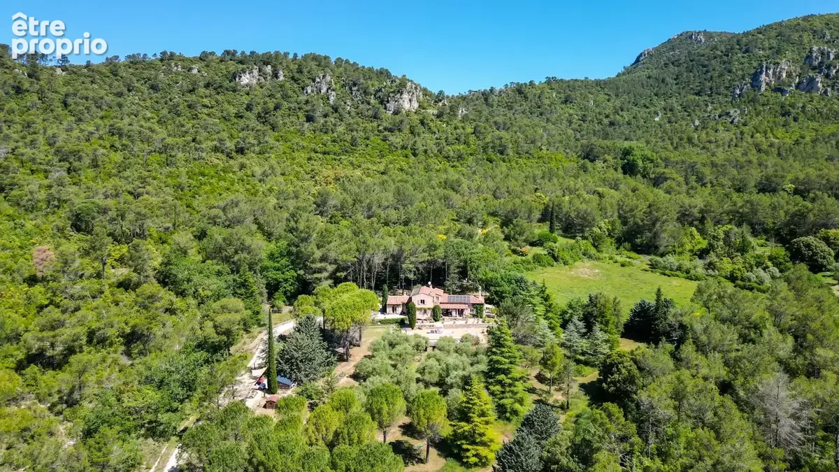 Élégante propriété rénovée au cœur de la nature, avec piscine et dépendance - photo 2