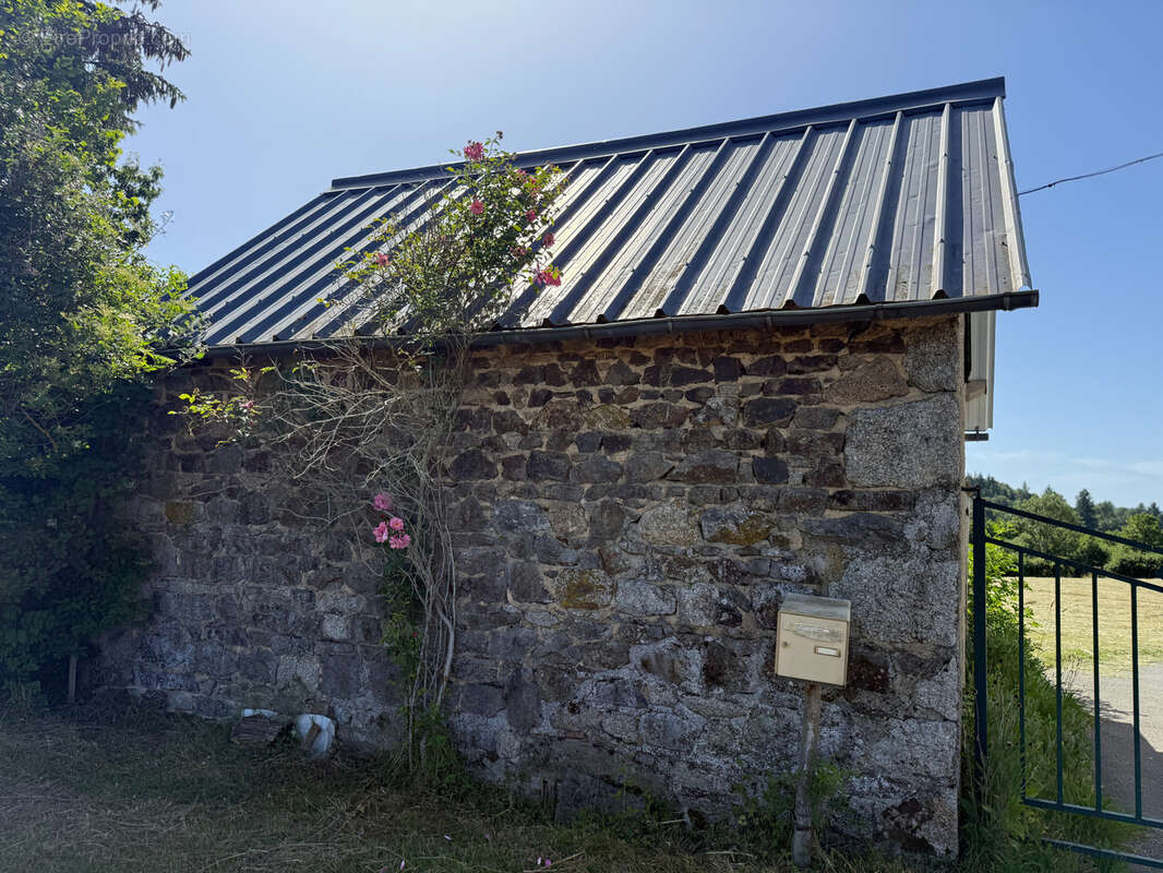 Maison à SAINT-JULIEN-LA-GENESTE