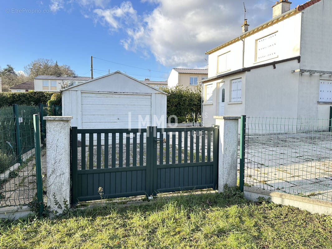 Maison à BESSE-SUR-BRAYE