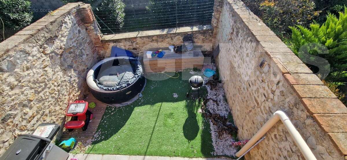 cour2 - Maison à ALENYA