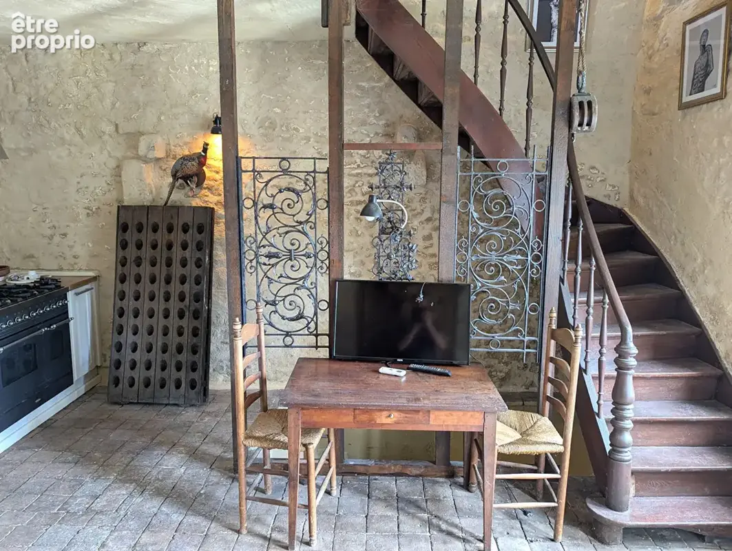 INDRE - Charmante propriété ancienne avec trois chambres, deux pièces de réception et un gîte indépendant d'une chambre. - photo 16