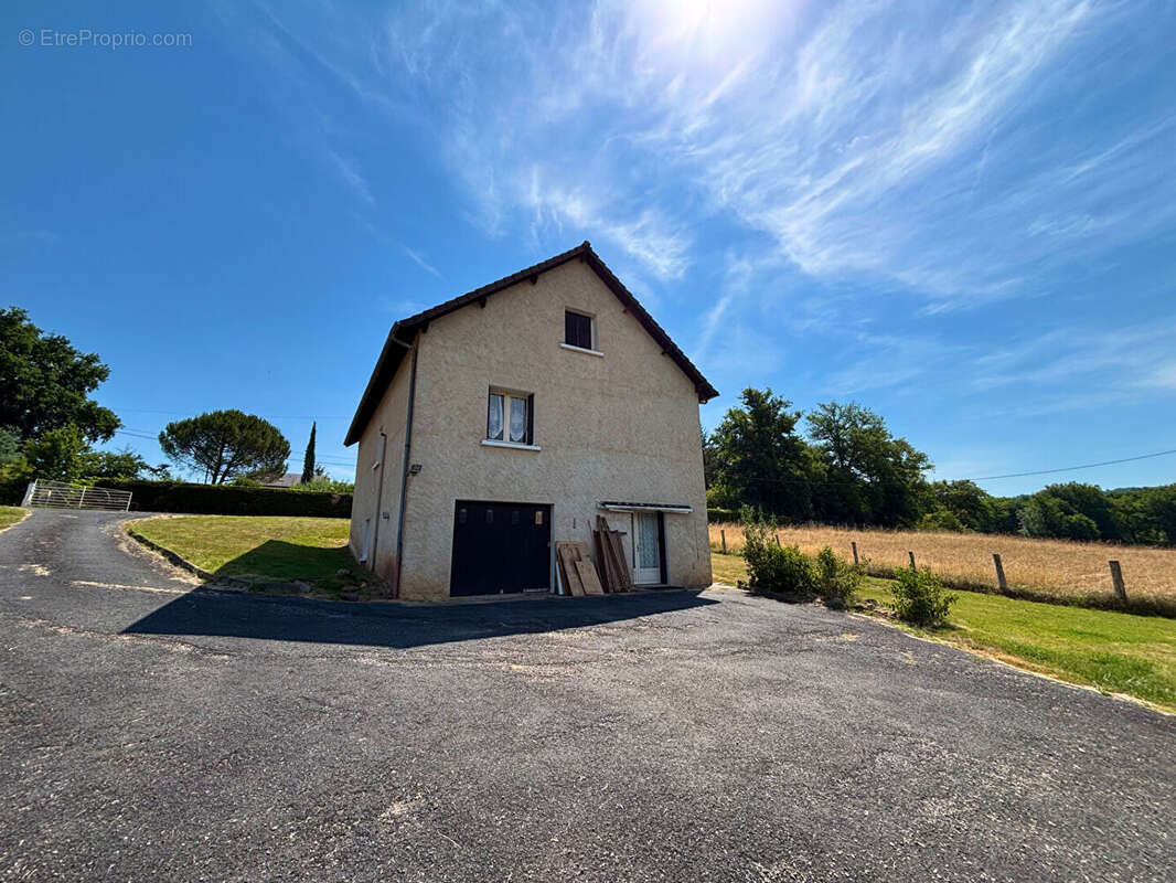 Maison à SAINT-PANTALEON-DE-LARCHE