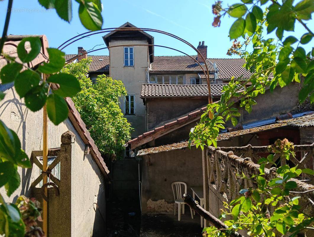 Maison à DECAZEVILLE