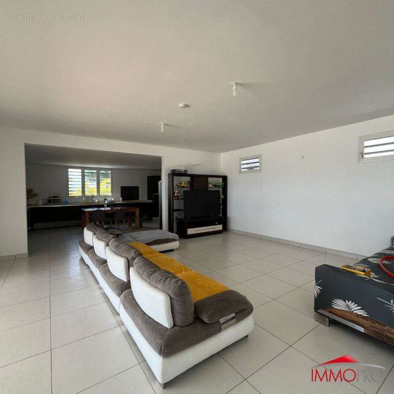 Maison à PETIT-BOURG