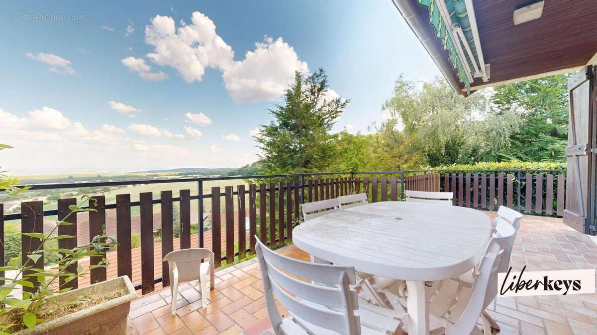 Maison à CORCELLES-LES-MONTS