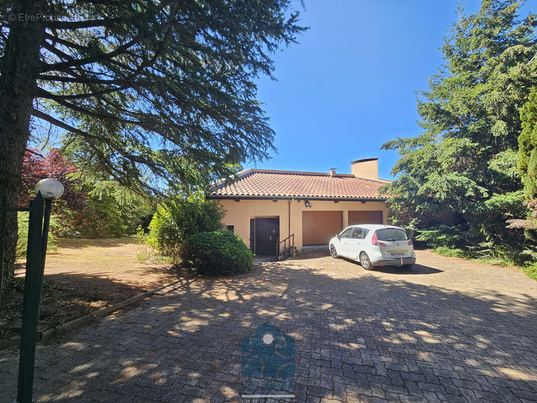 Maison à VEYRE-MONTON