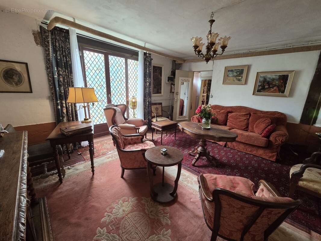 n°8 - Maison à SAINT-DENIS-DES-MURS