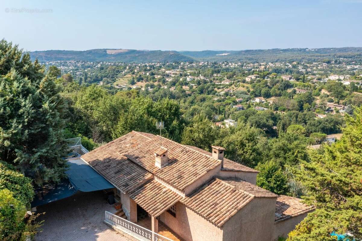 À vendre – Spacieuse villa familiale avec piscine à Saint-Paul de Vence - photo 10