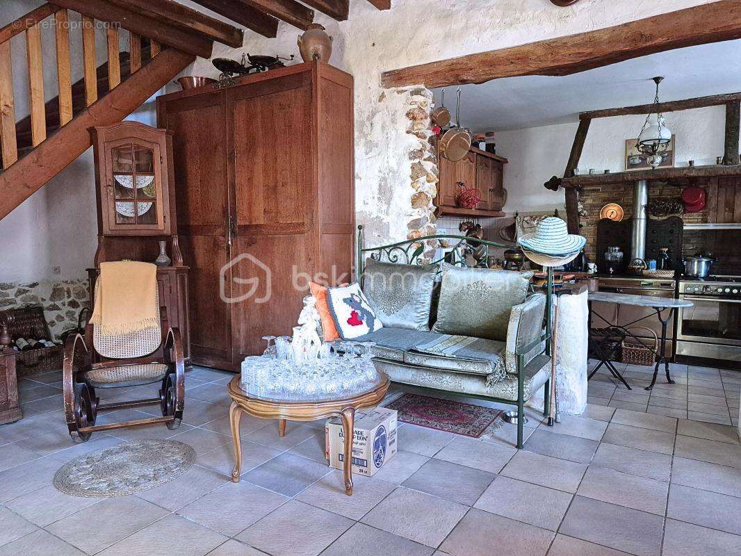 Maison de caractère – Beaux volumes, 3 chambres et jardin - photo 5