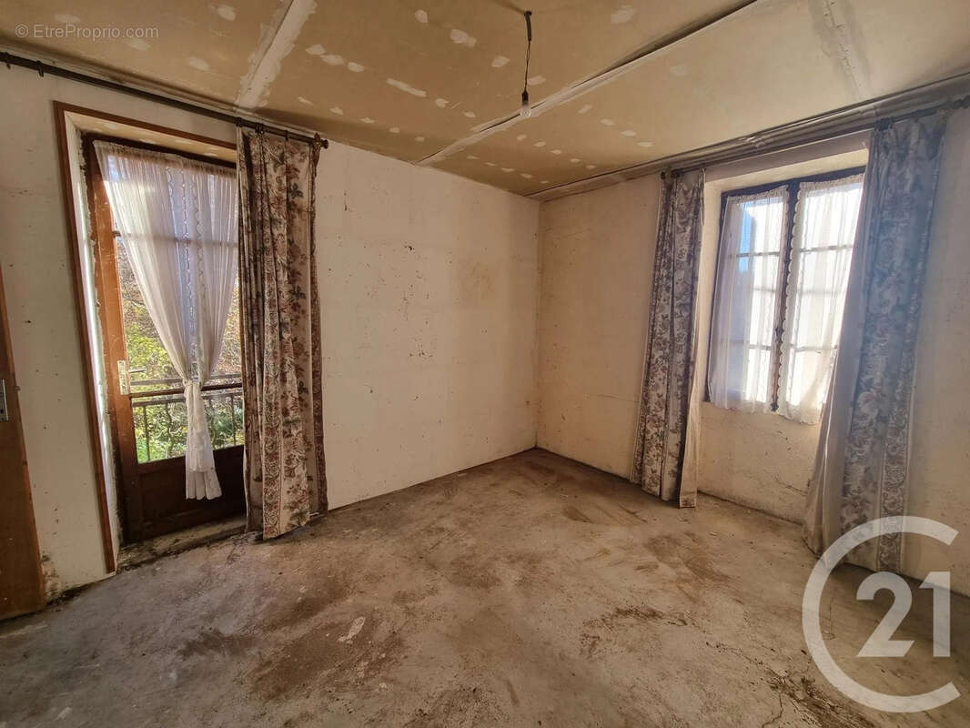 Maison à MONTSAUCHE-LES-SETTONS