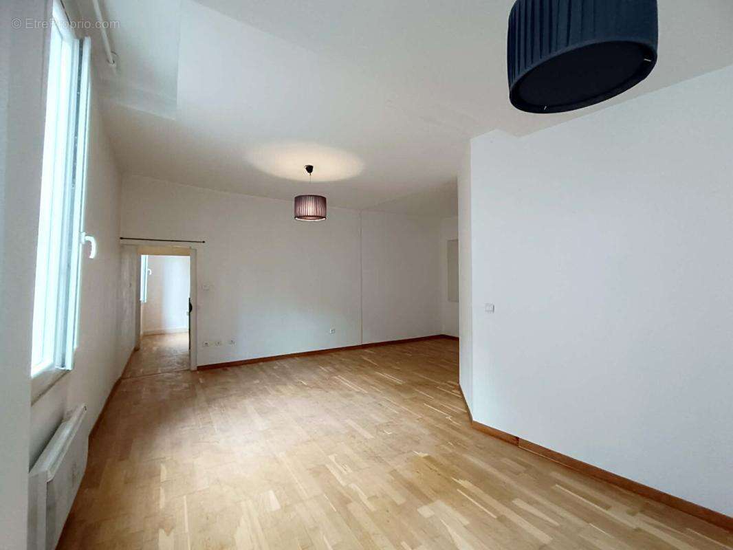 Maison à SAINT-CHAMAS