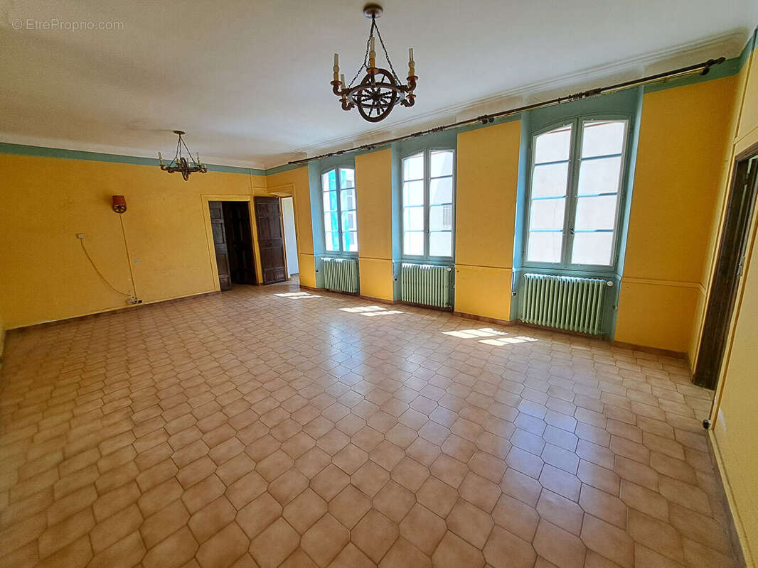 Belle opportunité à Malaucène pour création activité ou habitation - photo 2
