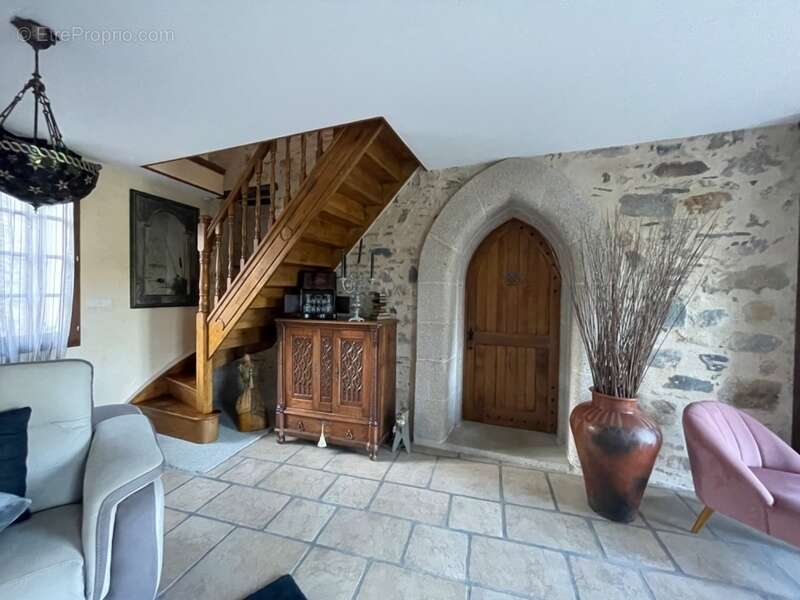 Maison à LA CELLE-DUNOISE