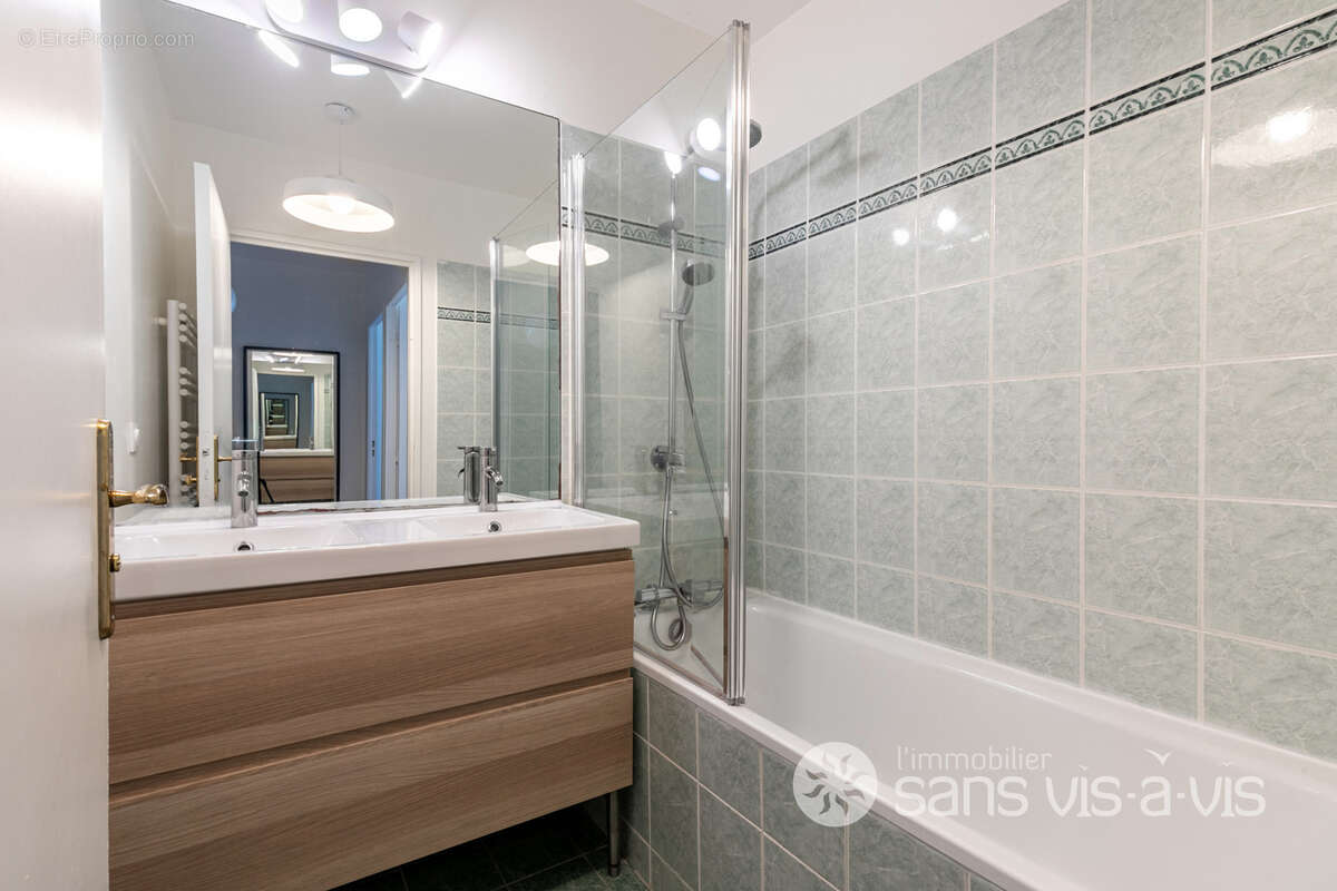 Appartement à COURBEVOIE
