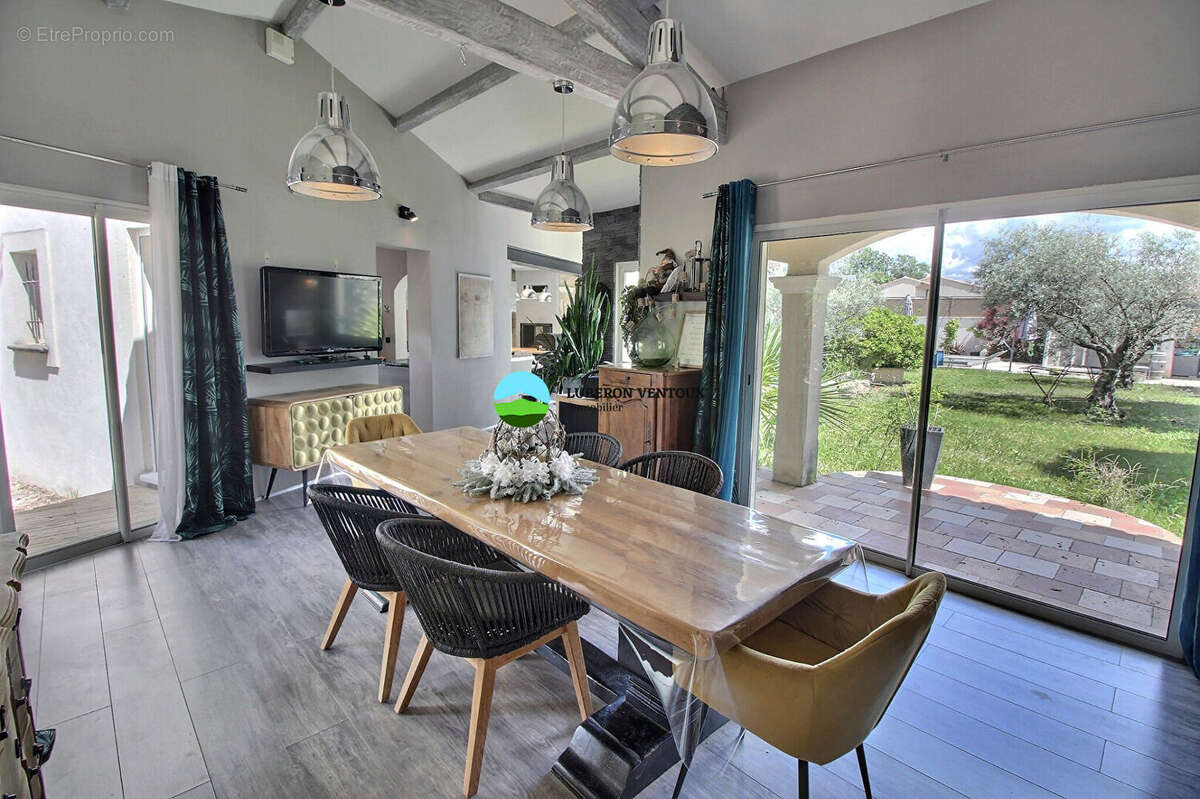 Maison  à Saint Didier, double séjour, 5 chambres, plus de 1000m² avec piscine. - photo 4