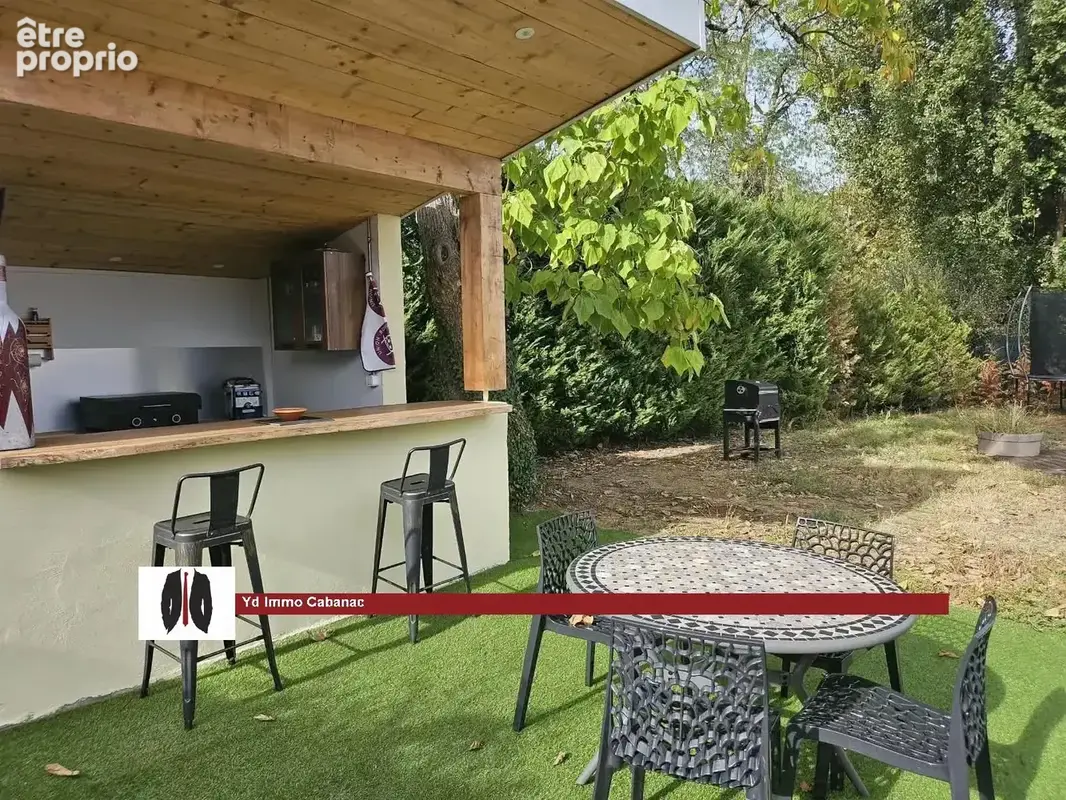 Maison 4 chambres et bureau avec piscine et grand terrain - photo 2