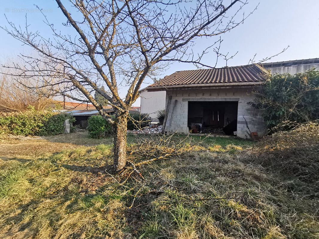Maison à SAINT-SIMEON-DE-BRESSIEUX