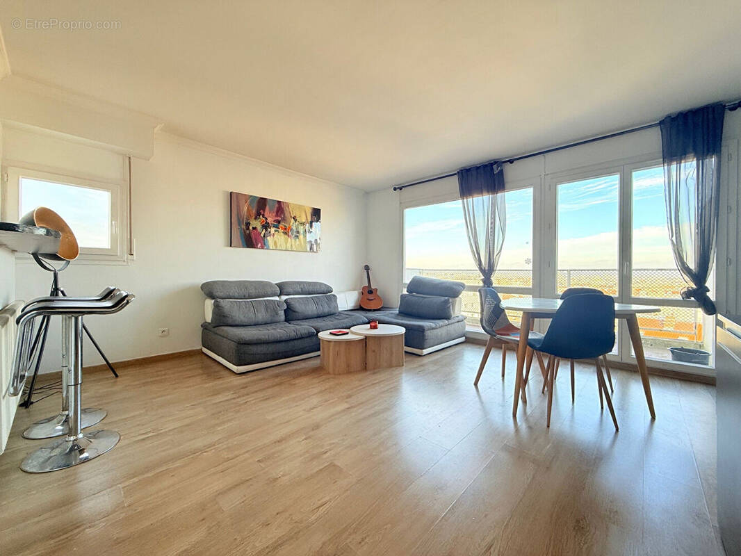 Appartement à COURBEVOIE
