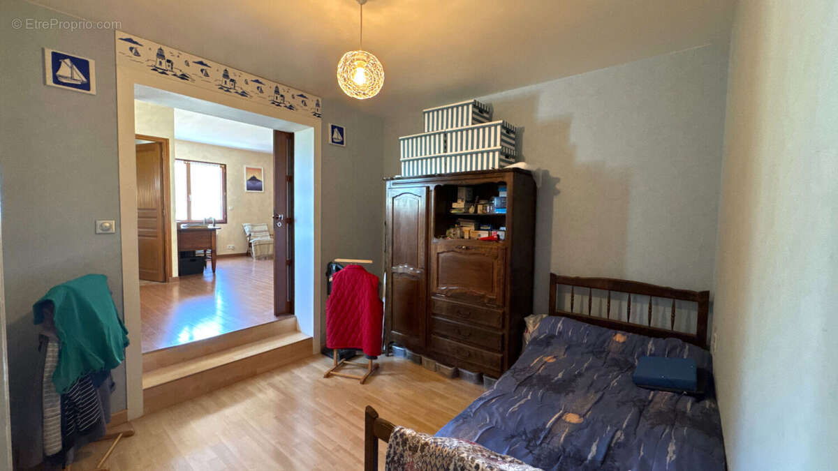 Maison familiale de 247 m² à vendre à Roz-sur-Couesnon - 7 chambres - Terrain de 2 000 m² - Proche bourg et commerces - photo 7