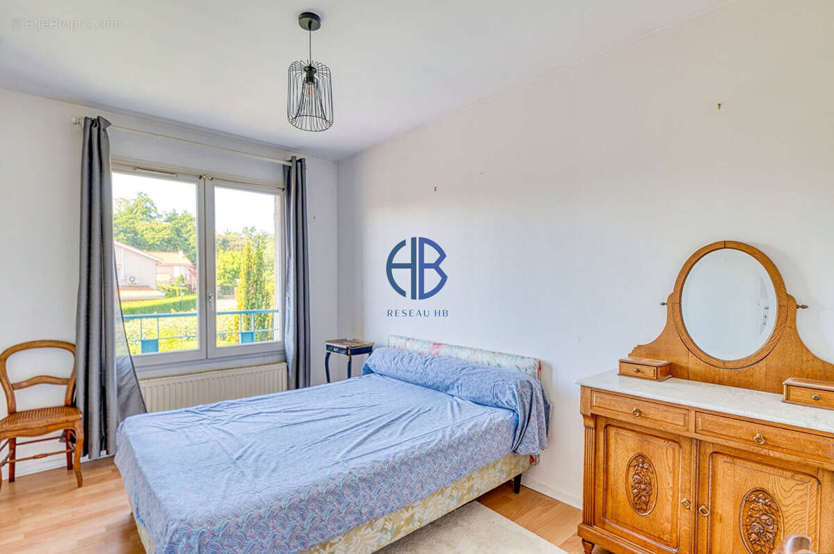 Maison à SAINT-BONNET-DE-MURE