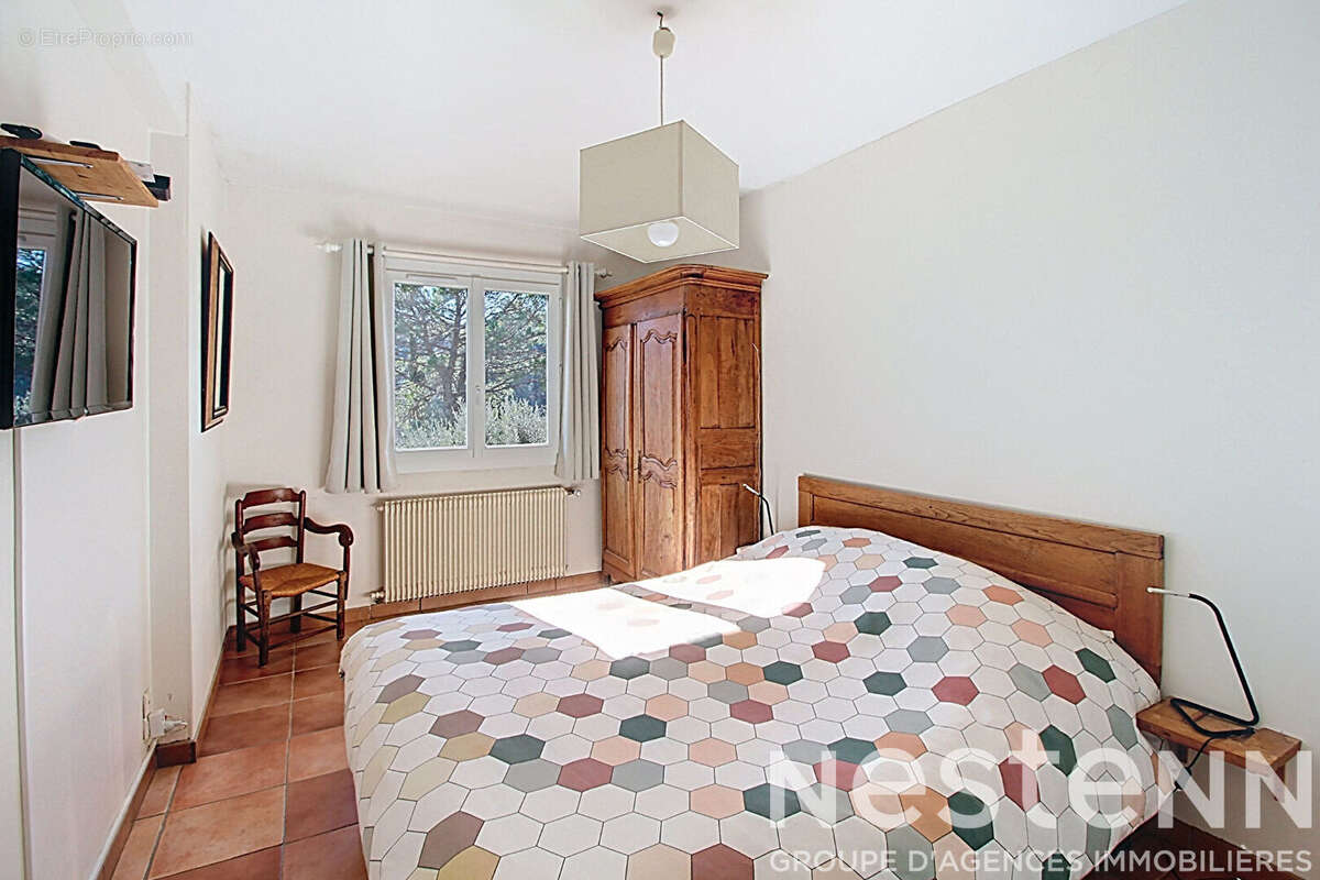 A VENDRE ! MAISON A  FIGANIERES - 81 m² environ + dépendance de 16 m² sur un terrain de 4495m² avec piscine - photo 10