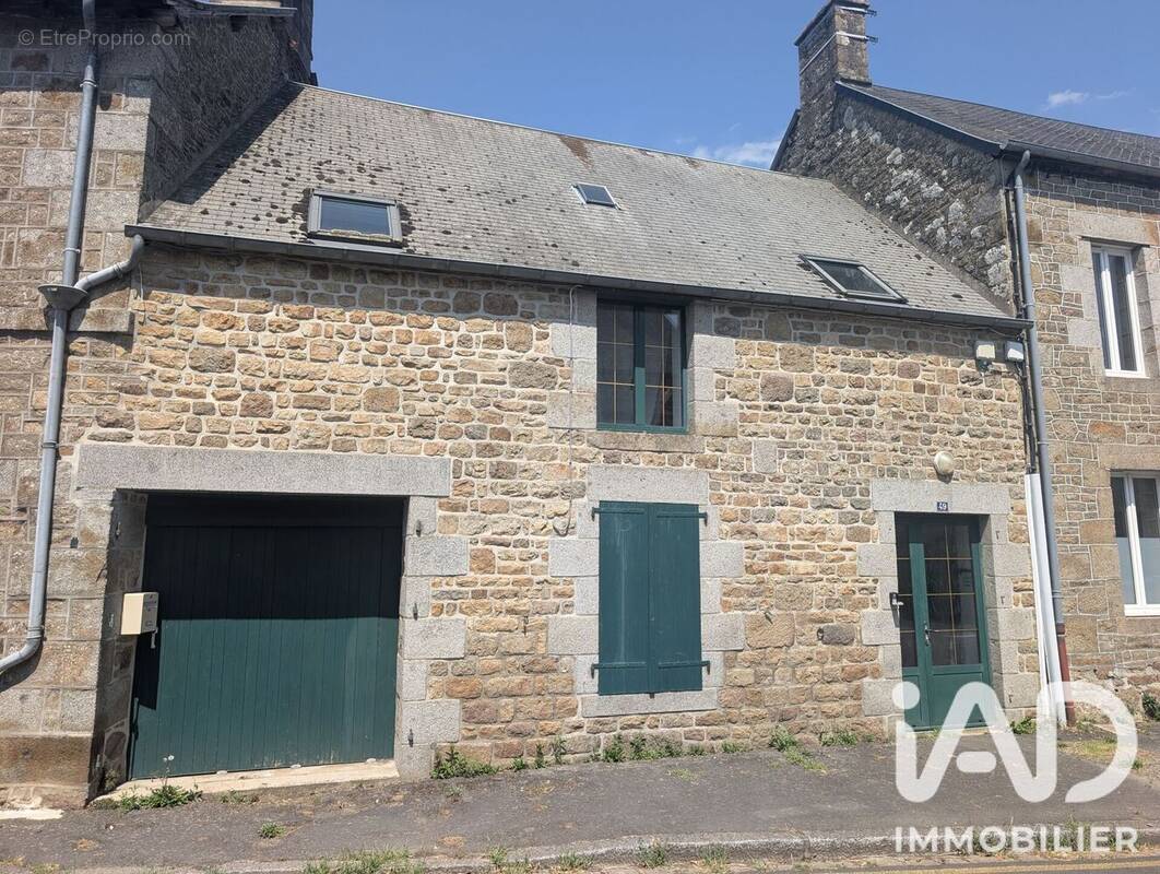 Photo 1 - Maison à SAINT-GEORGES-DE-REINTEMBAULT