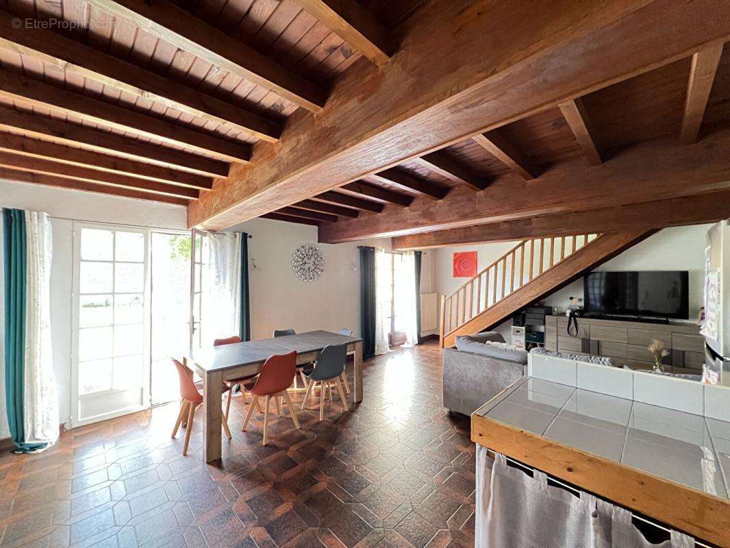 Corps de ferme avec grange et jardin clos -165 m² - Aubiat - Fort potentiel - photo 6
