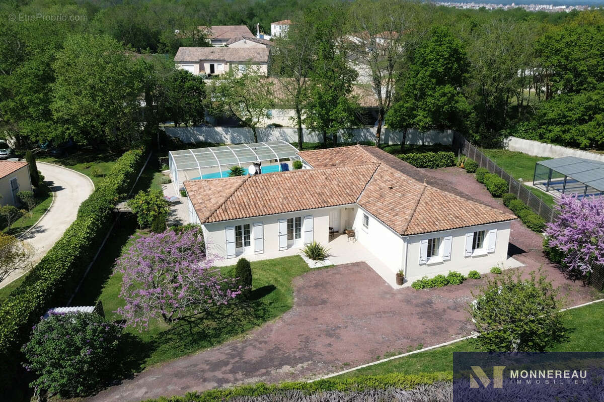 Maison à PUYMOYEN
