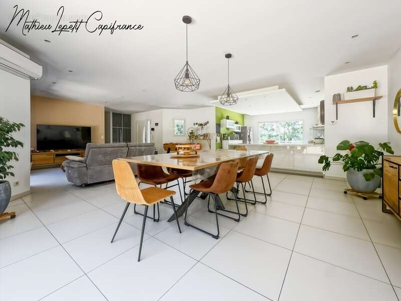 Maison contemporaine de 253 m² avec piscine, garage isolé de 100 m² et terrain de 4 728 m² – CHANCELADE- aucun travaux à prévoir - photo 25
