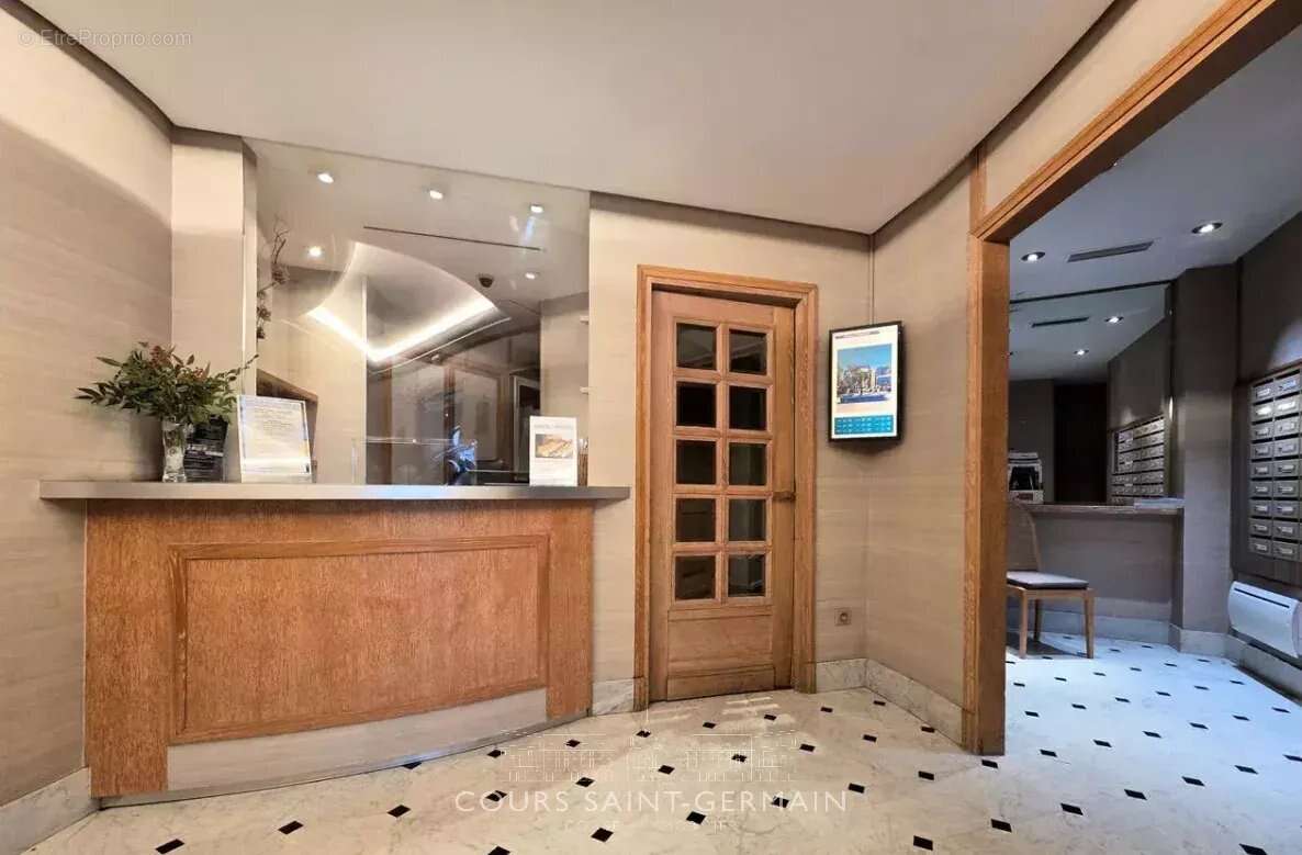 Appartement à PARIS-16E
