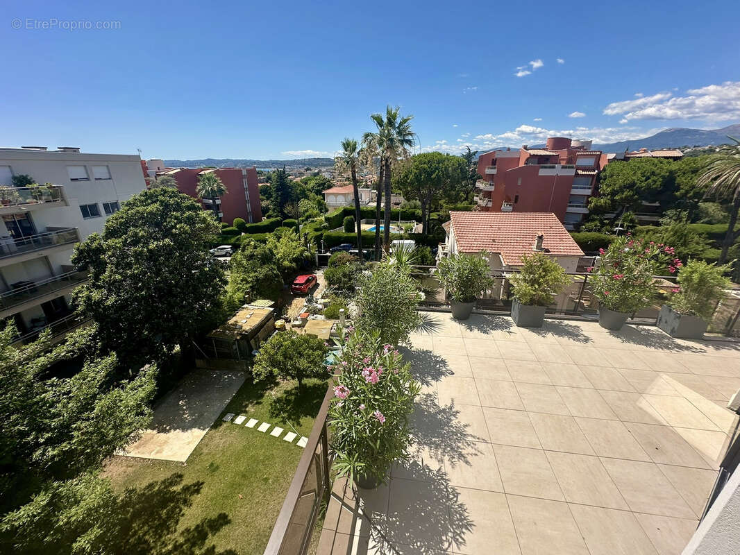 Appartement à SAINT-LAURENT-DU-VAR