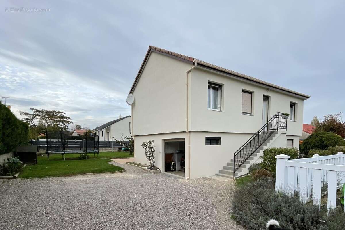 Maison à LAMARCHE-SUR-SAONE