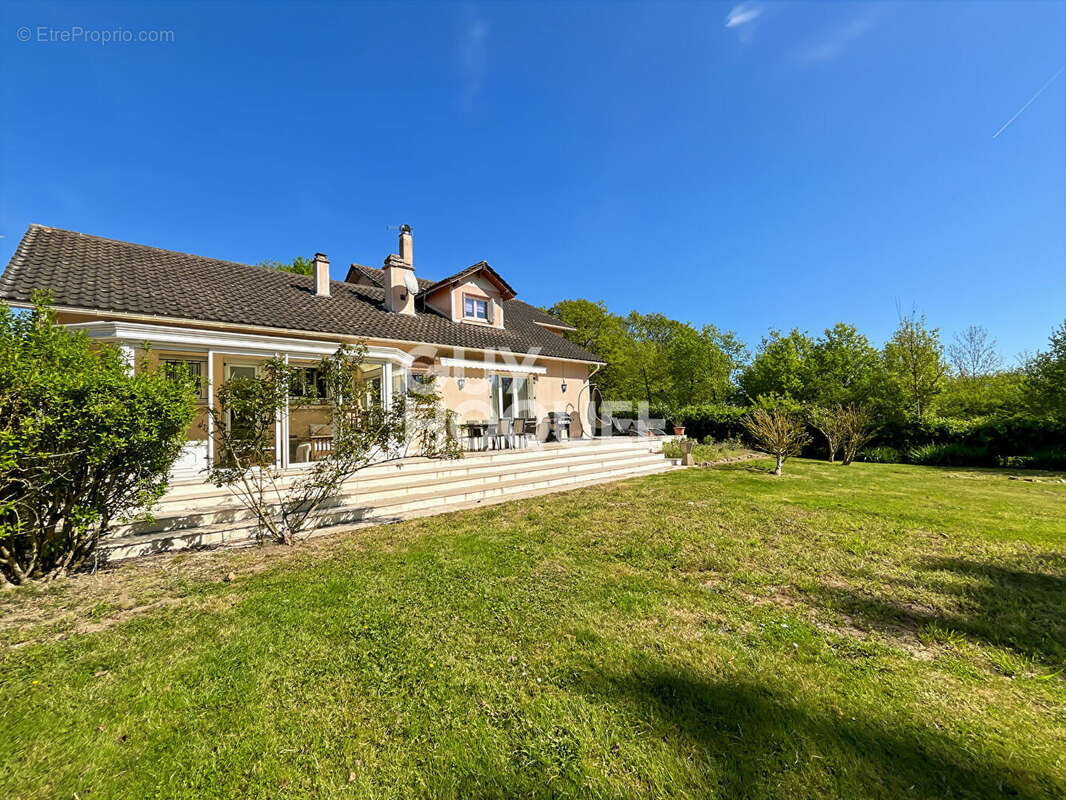 Maison à FONTENAY-TRESIGNY