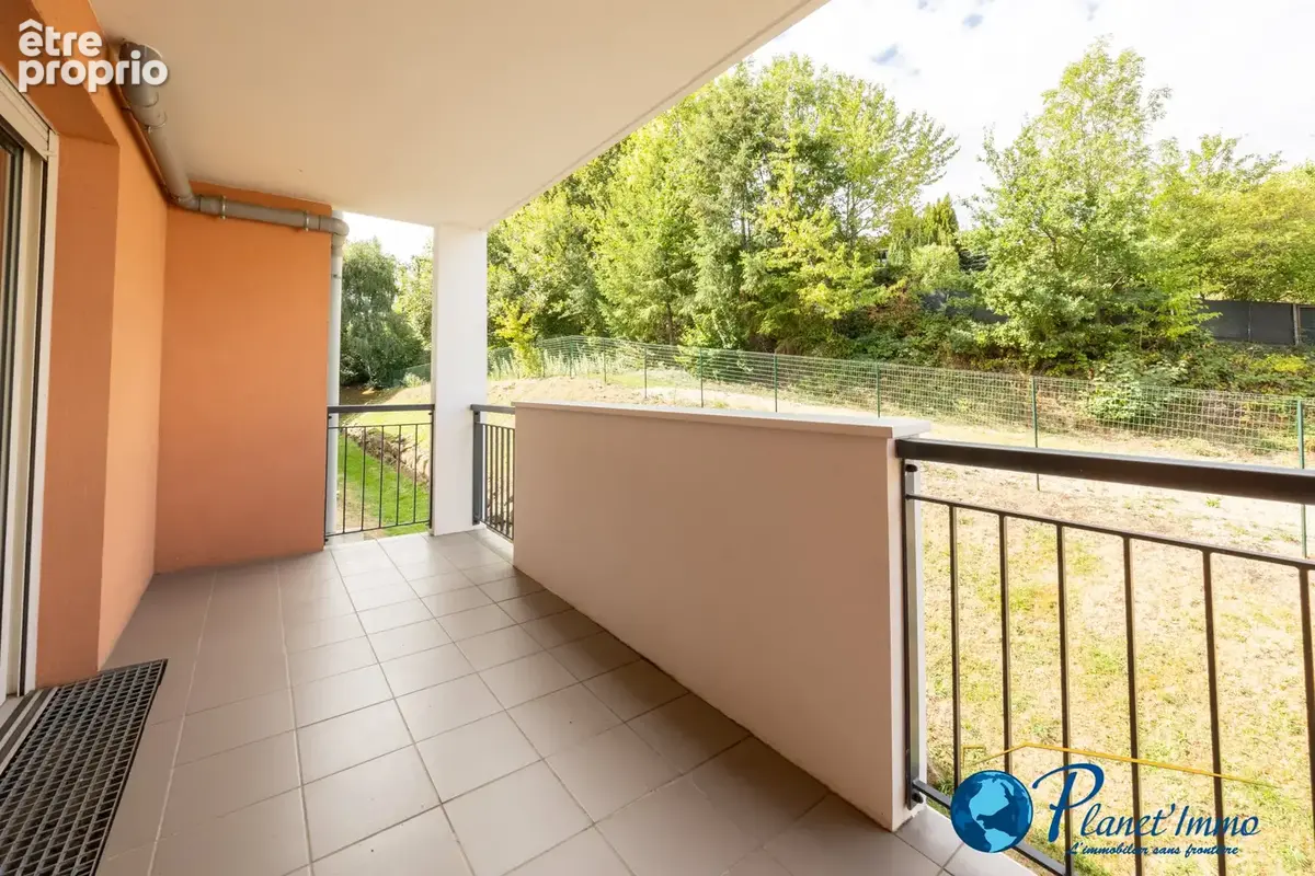 Appartement à SAINT-PRIEST-EN-JAREZ