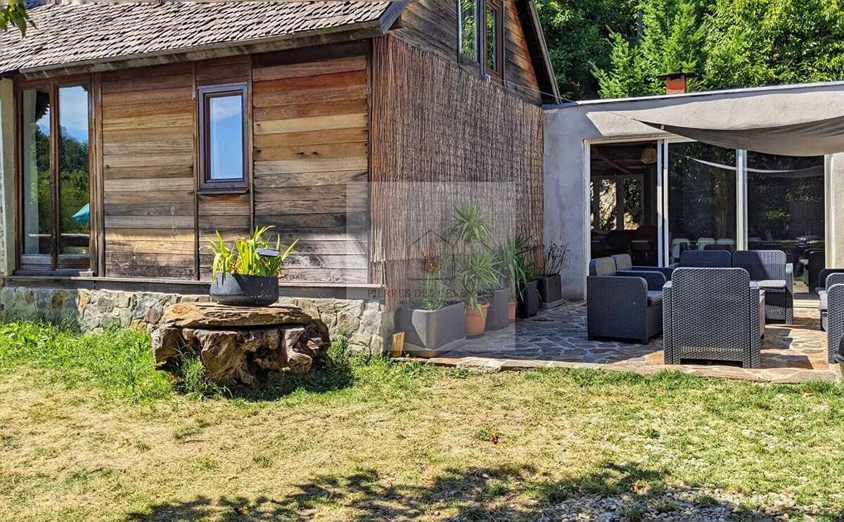 Maison à SAINT-FREZAL-DE-VENTALON